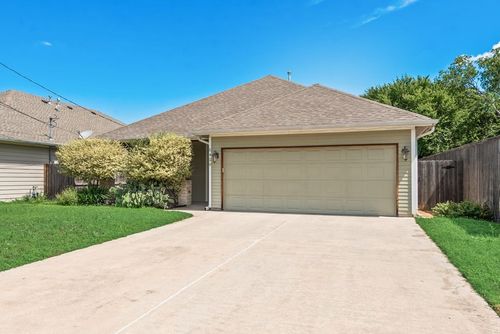 5420 Meandering Rd, River Oaks, TX, 76114-2806 | Card Image