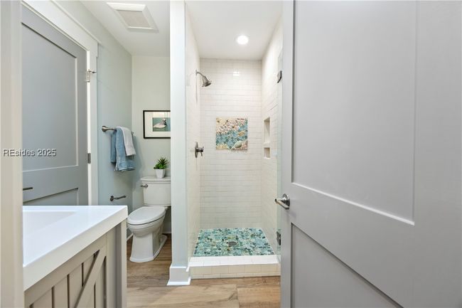 Guest Ensuite tile shower | Image 37