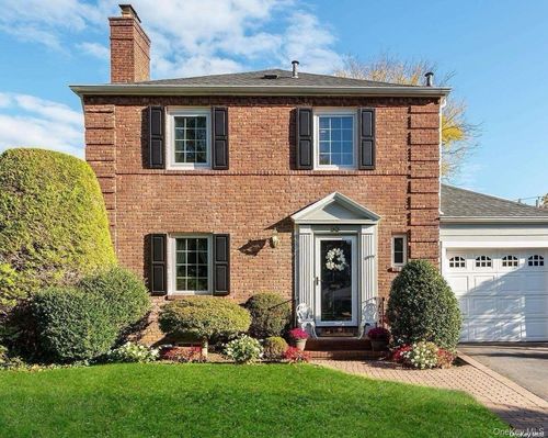 93 Kingsbury Rd, Garden City, NY, 11530-3139 | Card Image