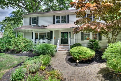22 Pine Top Rd, Barrington, RI, 02806-1706 | Card Image