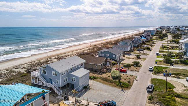 WEST - 2003 Ocean Dr, Townhouse with 4 bedrooms, 3 bathrooms and null parking in Emerald Isle NC | Image 52