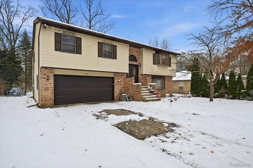 21428 Lundy Dr, Farmington Hills, MI, 48336-4633 | Card Image