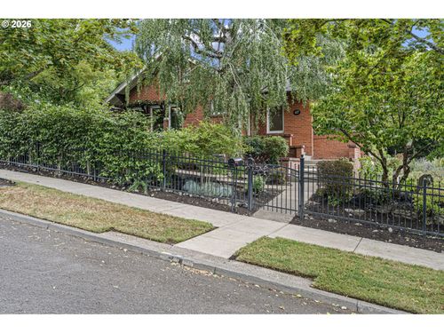 47 W 23rd Ave, Eugene, OR, 97405 | Card Image
