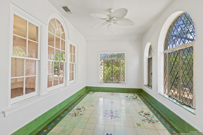 123 E Ridgewood Ct, Home with 2 bedrooms, 2 bathrooms and null parking in San Antonio TX | Image 9