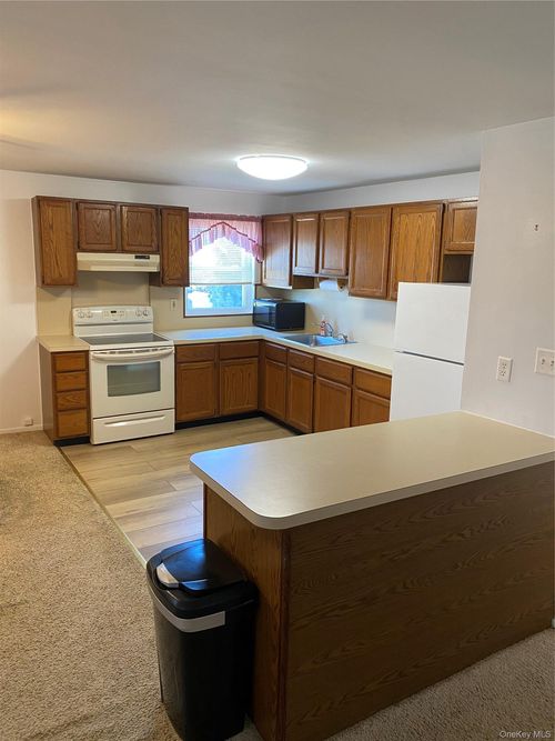 124 Chelsea Ave, West Babylon, NY, 11704-3907 | Card Image