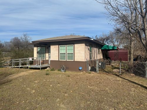 631 W Walker St, Denison, TX, 75020-2249 | Card Image