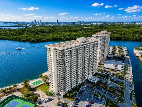 807-300 Bayview Dr, Sunny Isles Beach, FL, 33160-4773 | Card Image