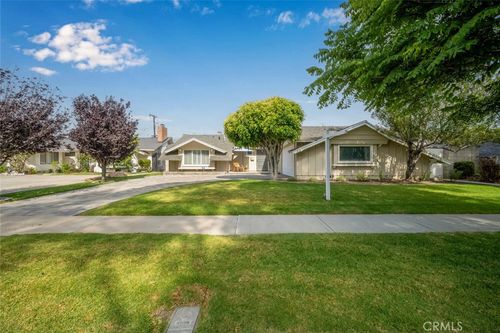 11771 Foster Rd, Rossmoor, CA, 90720-4227 | Card Image