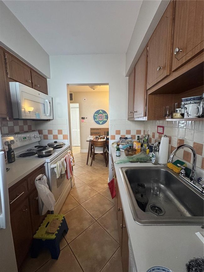 APT-5 - 115 Calabria Ave, Condo with 1 bedrooms, 1 bathrooms and null parking in Coral Gables FL | Image 8