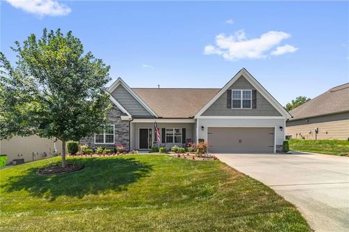 586 Dorchester St, Clemmons, NC, 27012-7539 | Card Image