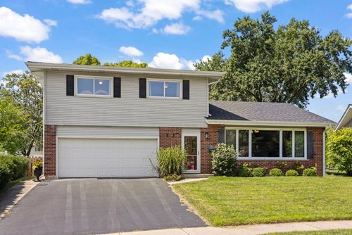1350 S Rebecca Rd, Lombard, IL, 60148-4440 | Card Image