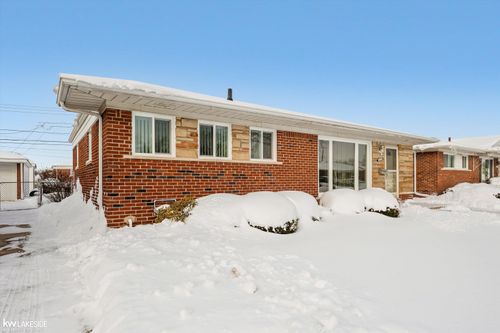 24555 Willowby Ave, Eastpointe, MI, 48021-3460 | Card Image