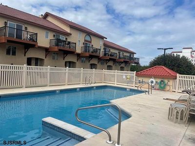 417 - 400 E Raleigh Ave, Condo with 3 bedrooms, 2 bathrooms and null parking in Wildwood Crest NJ | Image 2