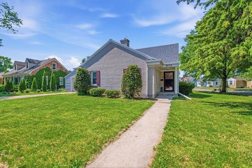 1011 Holzer Street, GREEN BAY, WI, 54303 | Card Image
