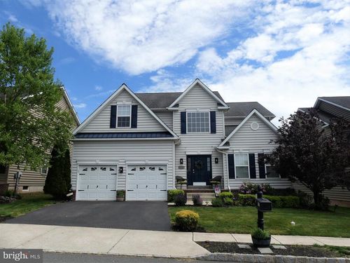 2137 Larkspur Ct, PENNSBURG, PA, 18073-1232 | Card Image