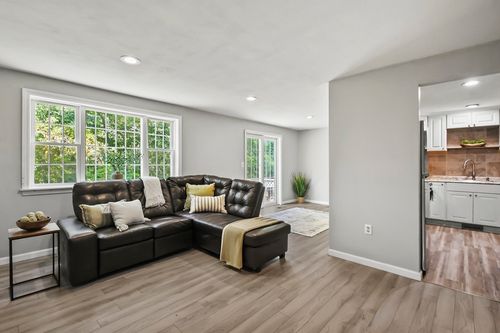 33-33 Kennedy Dr, North Chelmsford, MA, 01863-1550 | Card Image