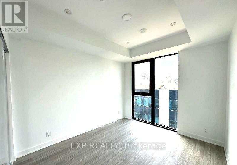 Residential Lease in Toronto (Bayview Village) 5