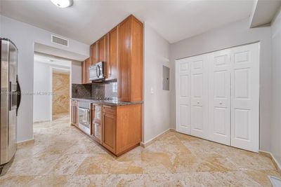 201 - 8888 Collins Ave, Condo with 2 bedrooms, 2 bathrooms and null parking in Surfside FL | Image 3