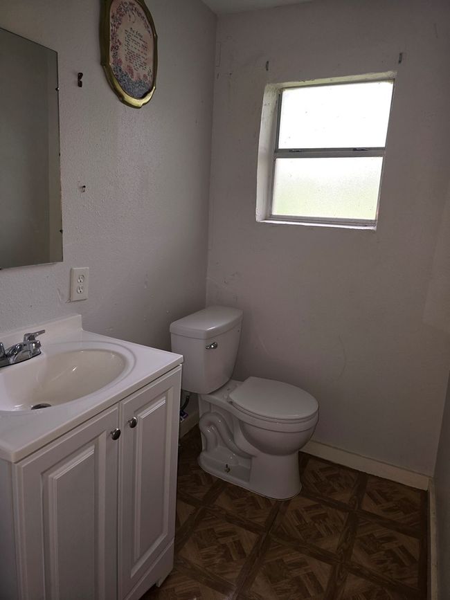 1005 S Sycamore St, Home with 3 bedrooms, 2 bathrooms and 1 parking in Crockett TX | Image 9