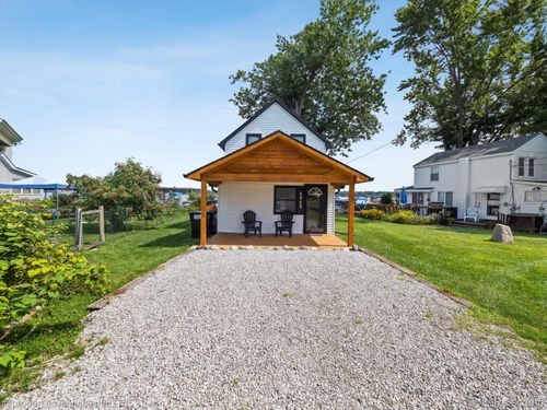 8980 Dexter Pinckney Rd, Pinckney, MI, 48169-9430 | Card Image