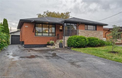 1141 Mohawk Rd E, Hamilton, ON, L8T2S4 | Card Image