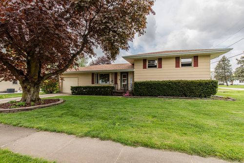 200 Maple St, Wyanet, IL, 61379-9662 | Card Image