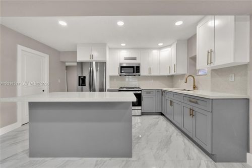 951 W 30th St, Hialeah, FL, 33012-5027 | Card Image
