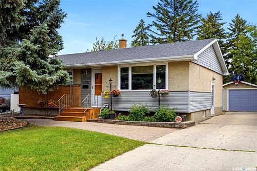 419 Garnet St N, Regina, SK, S4R3T2 | Card Image