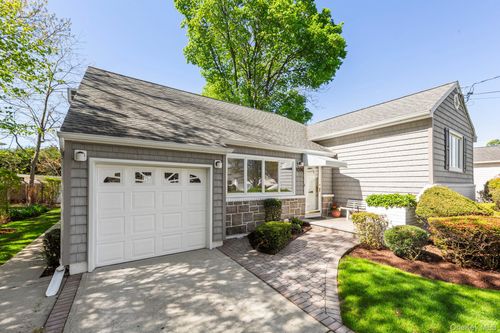 1076 Melissa Ln, North Bellmore, NY, 11710-1744 | Card Image