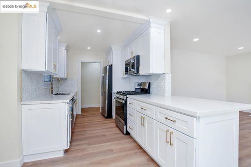1660 Jenkinson Dr, Concord, CA, 94520-4217 | Card Image