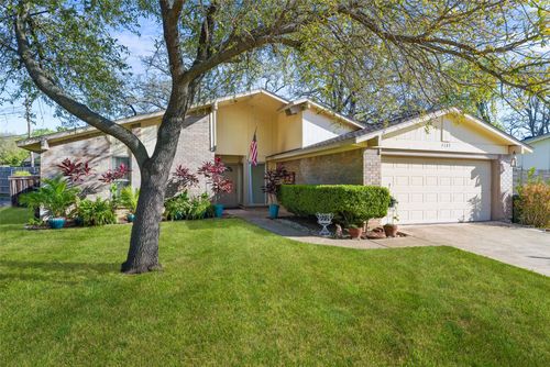 2127 Holt Rd, Arlington, TX, 76006-4813 | Card Image