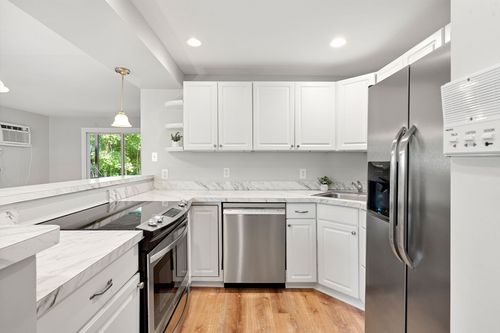 12-12 Mason Ct, Amesbury, MA, 01913-1006 | Card Image