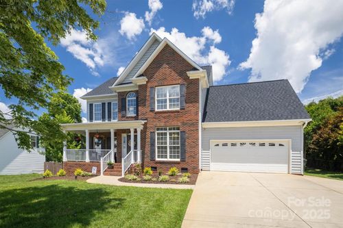 2574 Ironwood Dr, Hickory, NC, 28602-9480 | Card Image
