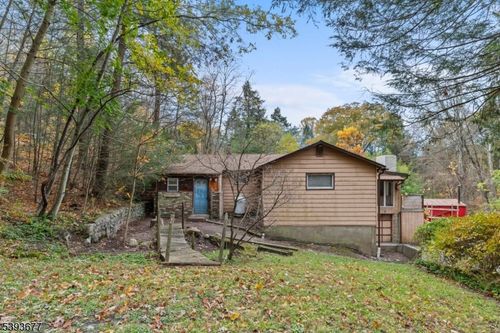 37 Garnet Dr, Oak Ridge, NJ, 07438-9722 | Card Image