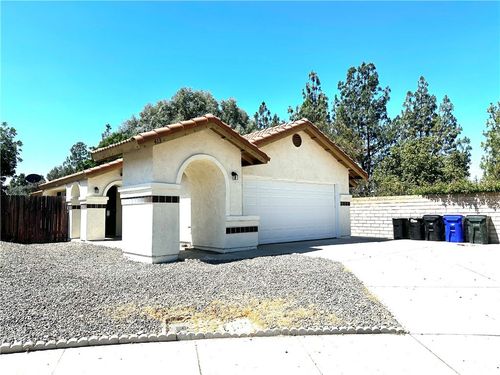 413 E James St, Rialto, CA, 92376 | Card Image