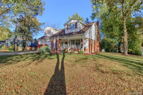 8650 Buffalo Dr, Commerce Twp, MI, 48382-3408 | Card Image