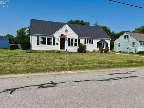 519 Washington Ave, Huron, OH, 44839-1951 | Card Image