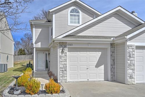 1323 Nw Hidden Ridge Circle, Blue Springs, MO, 64015 | Card Image