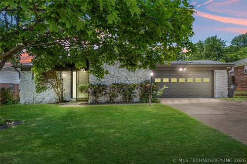 8340 E 23rd St, Tulsa, OK, 74129-2810 | Card Image