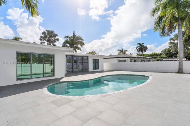 1115 N Northlake Dr, House other with 3 bedrooms, 3 bathrooms and null parking in Hollywood FL | Image 31