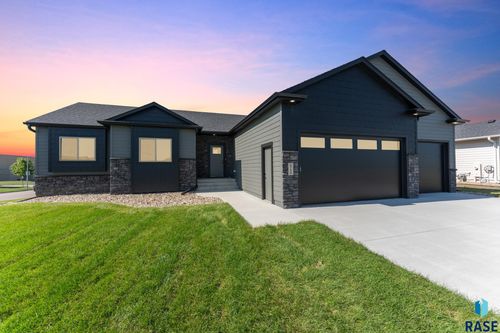 6709 E 37th St Street, Sioux Falls, SD, 57110 | Card Image