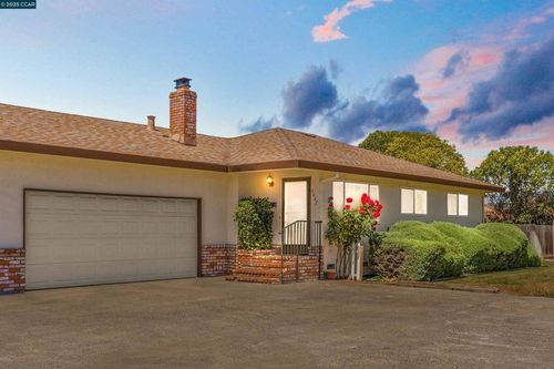 4045 Hoen Ave, Santa Rosa, CA, 95405-7748 | Card Image