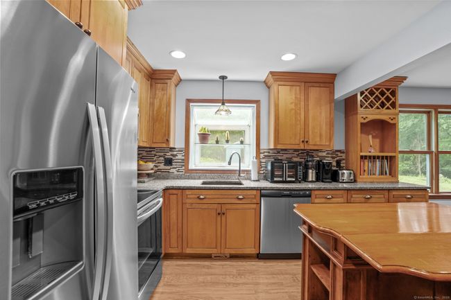 142 Sunset Dr, House other with 3 bedrooms, 3 bathrooms and 6 parking in Killingly CT | Image 10