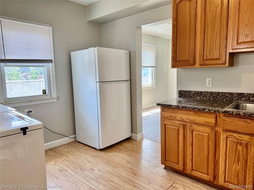 17628 Colgate St, Dearborn Heights, MI, 48125-3312 | Card Image