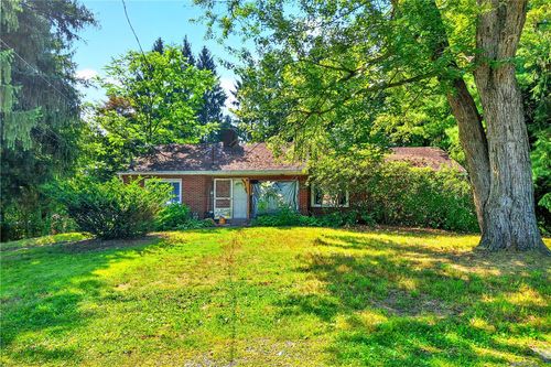 142 Franklin Ave, Aliquippa, PA, 15001-3705 | Card Image