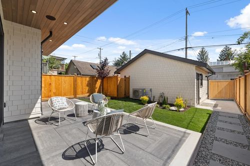 2-610 E 10th Ave, Vancouver, BC, V5T2A5 | Card Image