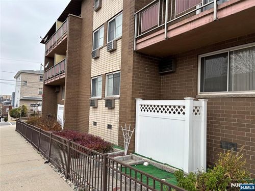 423 Walker St, Fairview, NJ, 07022-1425 | Card Image