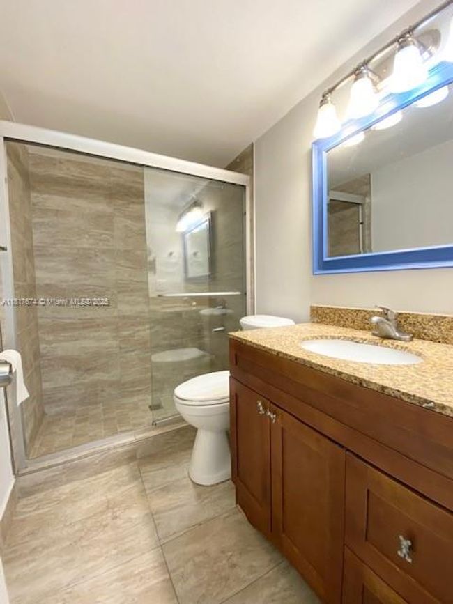 APT-209 - 201 180 Th Dr, Condo with 1 bedrooms, 2 bathrooms and null parking in Sunny Isles Beach FL | Image 13