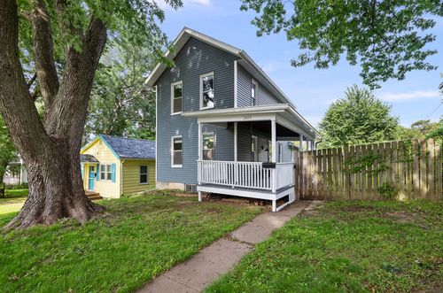 2015 Leclaire St, Davenport, IA, 52803-3037 | Card Image