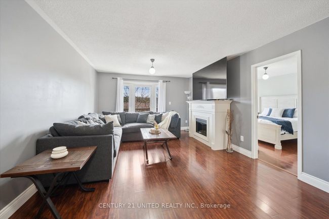 1343 Eagle Cres, House attached with 3 bedrooms, 2 bathrooms and 2 parking in Peterborough ON | Image 9